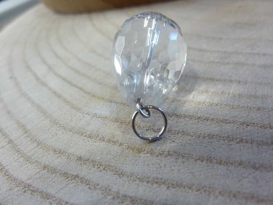 PENDENTIF GOUTTE QUARTZ CRISTAL DE ROCHE A FACETTES