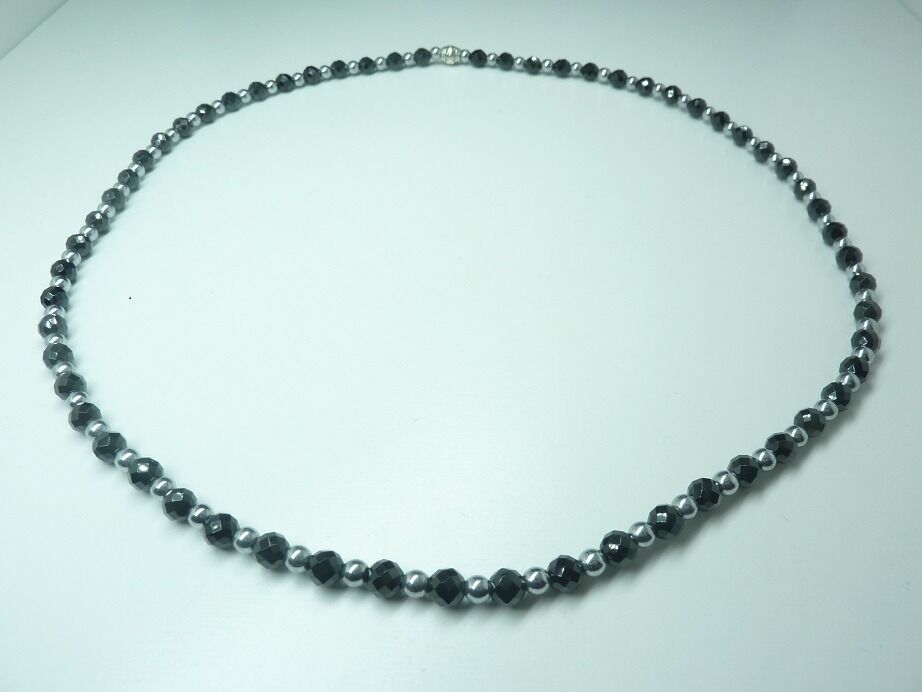 COLLIER SPINELLE NOIRE FACETTES