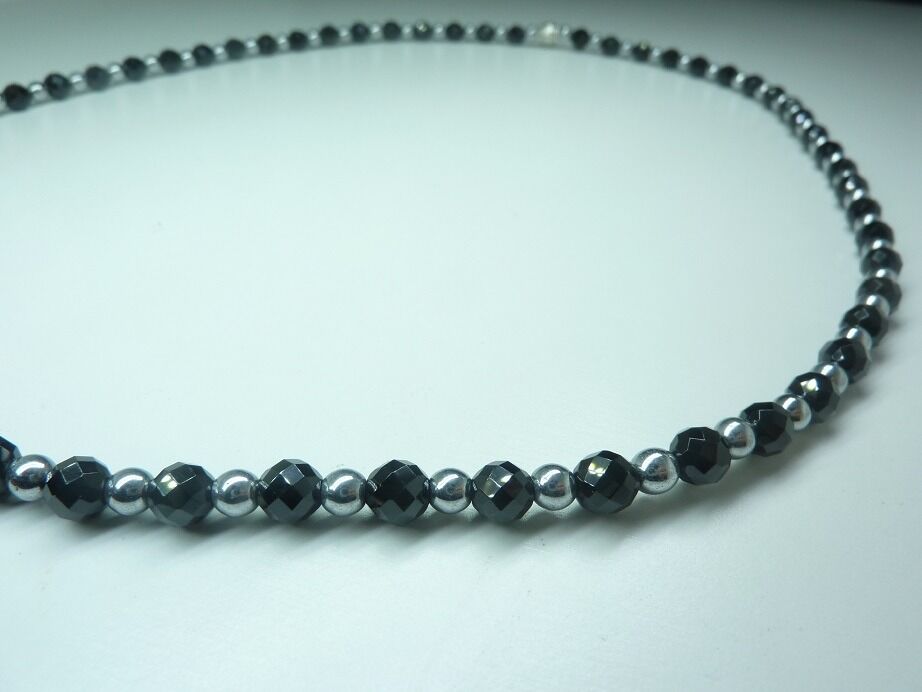 COLLIER SPINELLE NOIRE FACETTES