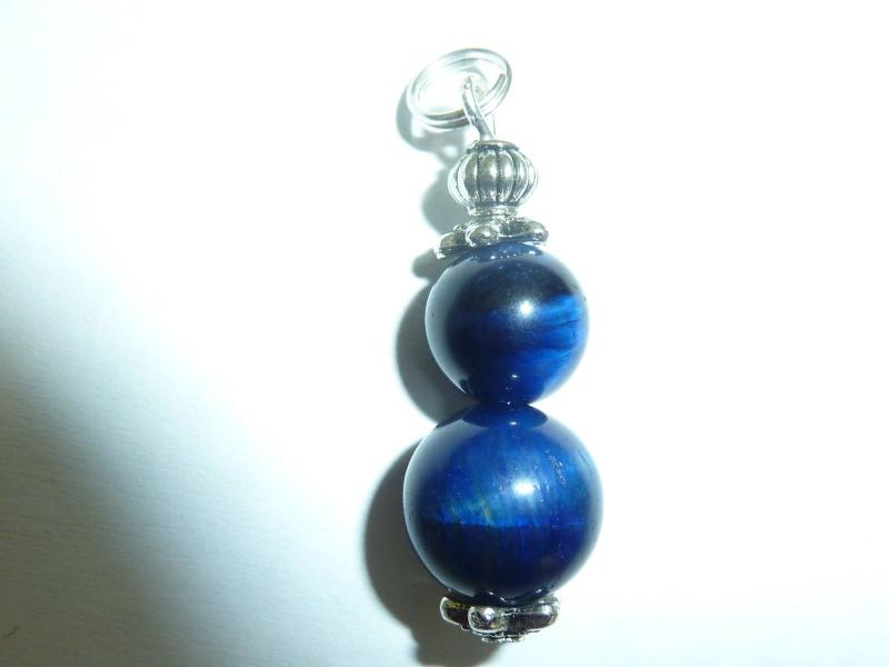 Pendentif en pierres naturelles oeil de faucon perles rondes 10 et 8 mm