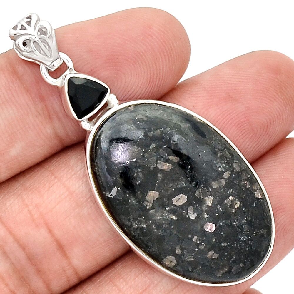 PENDENTIF NUUMMITE ET TOURMALINE NOIRE MONTURE ARGENT RARE ref 5285