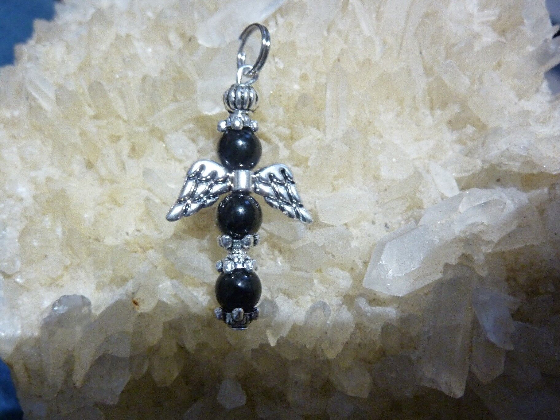 Pendentif protection croix Jais Charbon fossile