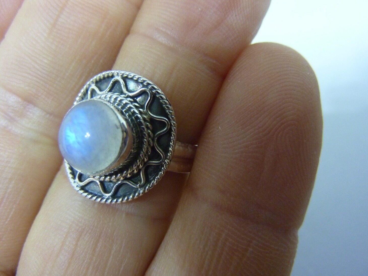 BAGUE PIERRE DE LUNE MONTURE EN ARGENT 925.TAILLE 55 1/4 REF 1904