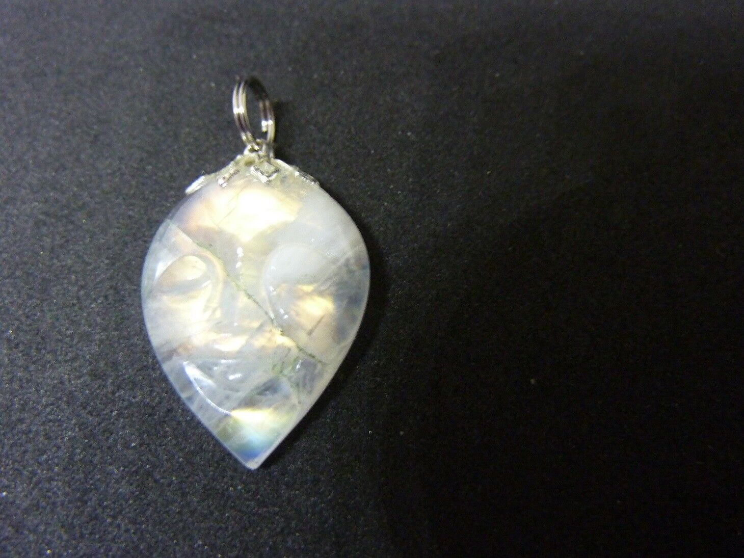 Pendentif Visage sculpté Pierre De Lune Ref 0953 – Image 5