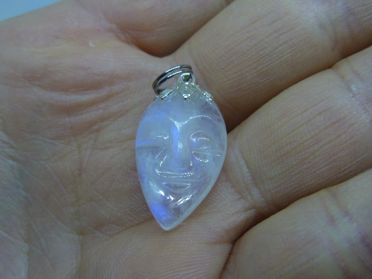 Pendentif Visage sculpté Pierre De Lune Ref 7752 – Image 2