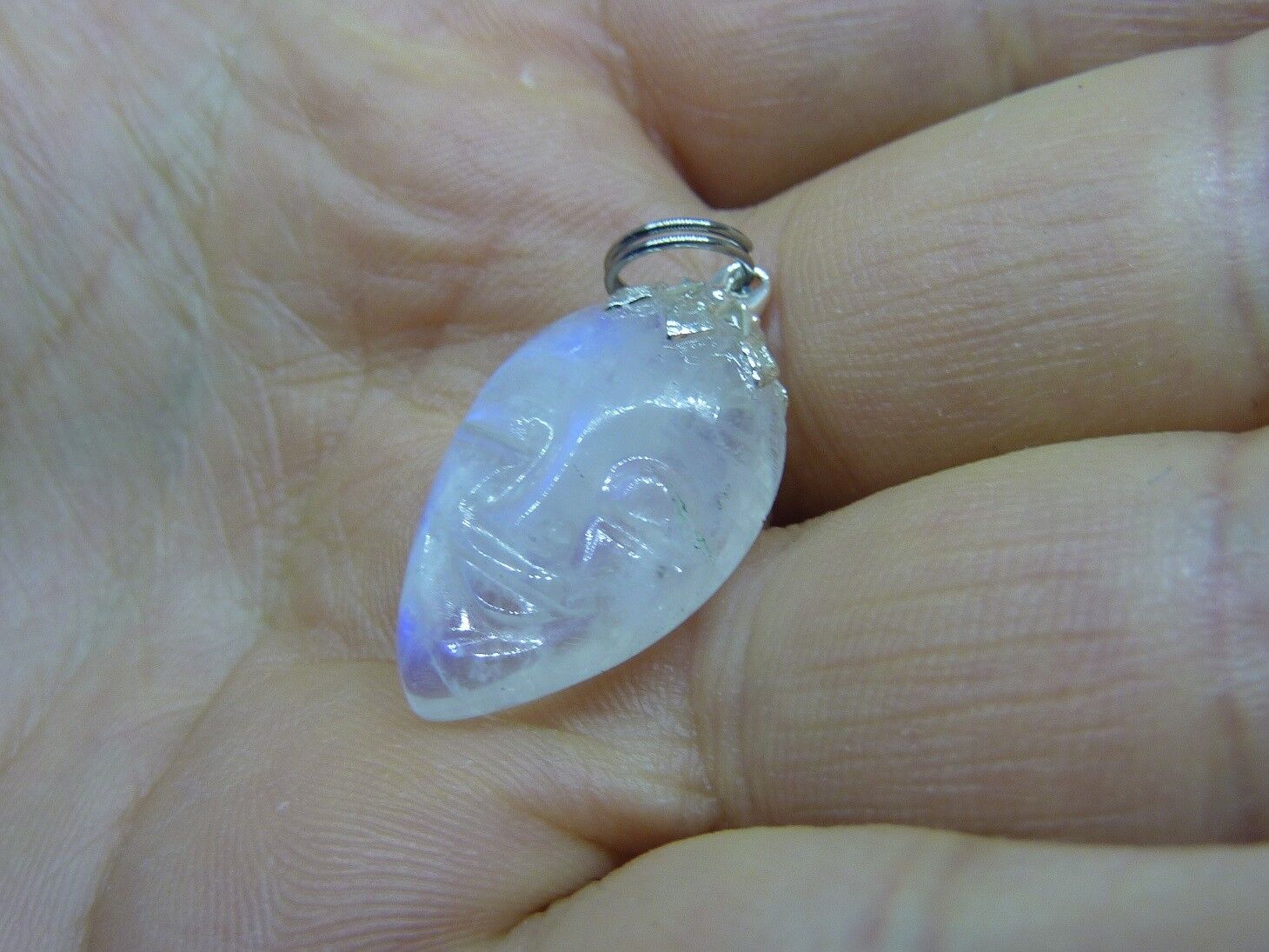 Pendentif Visage sculpté Pierre De Lune Ref 7752 – Image 3