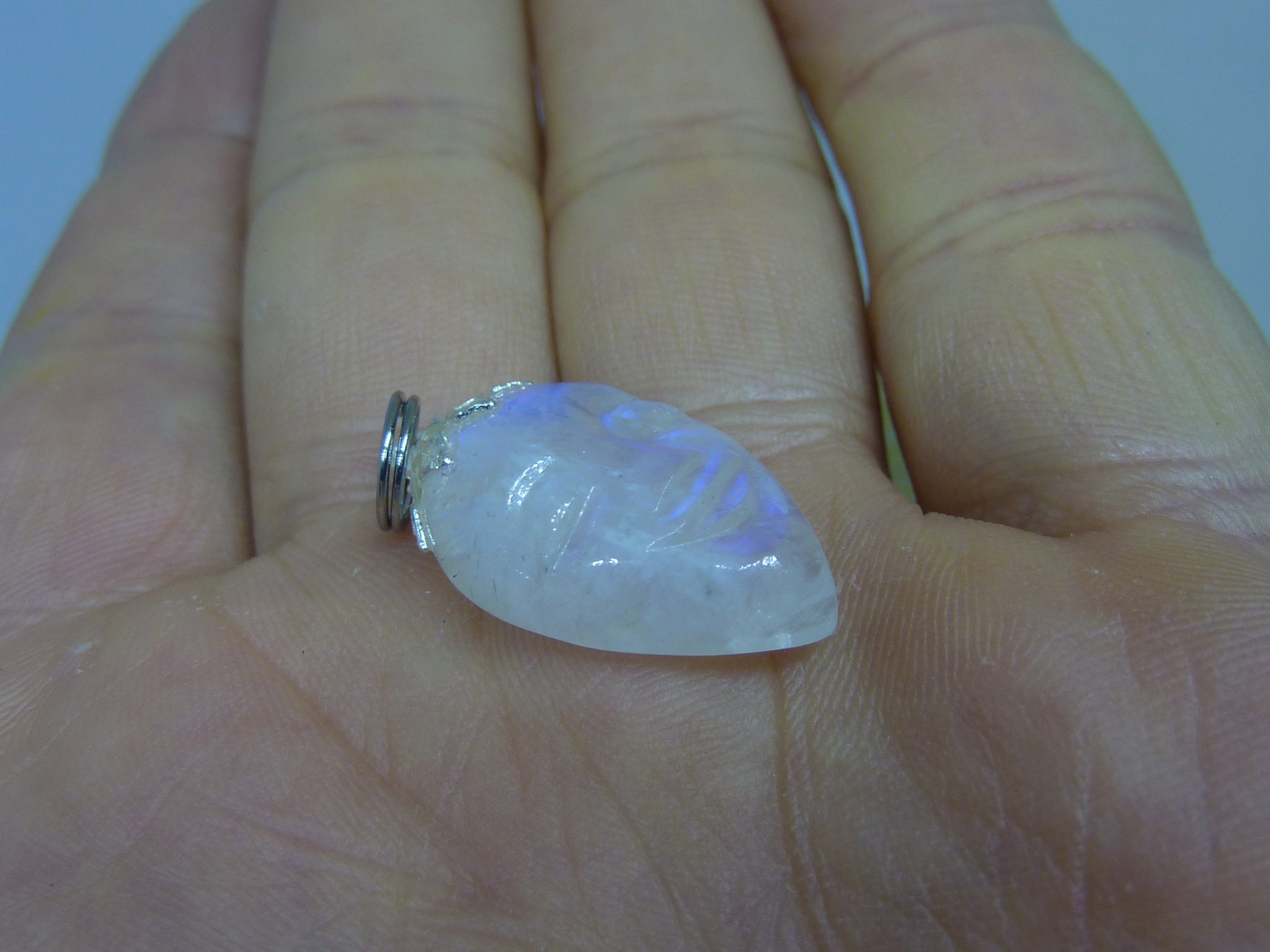 Pendentif Visage sculpté Pierre De Lune Ref 7752 – Image 4