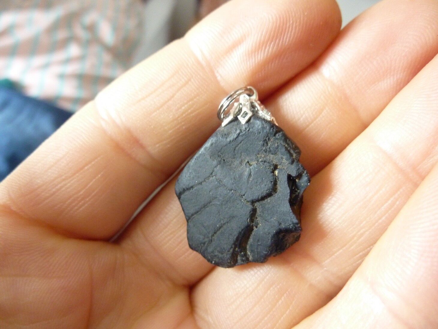 PENDENTIF PROTECTION SPINELLE NOIR BRUT REF 3010