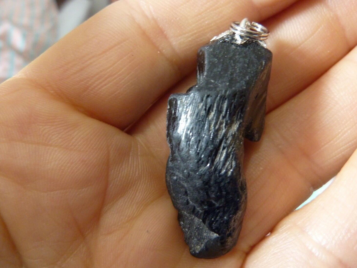 PENDENTIF PROTECTION SPINELLE NOIR BRUT REF 6363 – Image 2