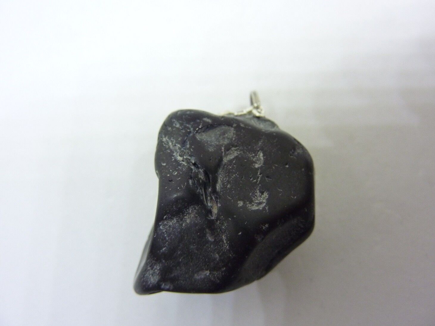 MASSIF PENDENTIF PROTECTION SPINELLE NOIRE 44,1 gr REF 7038 – Image 2