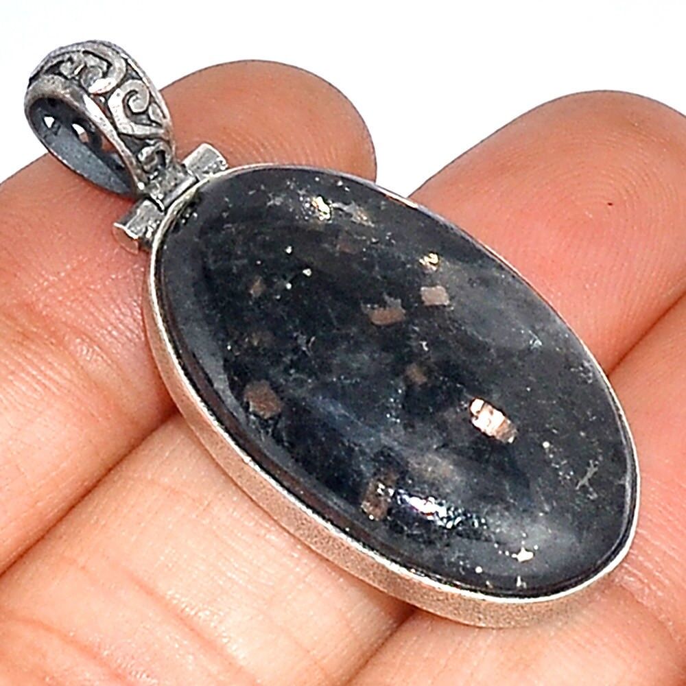 Pendentif Nuummite Véritable monture argent 925 Rare ref 3408