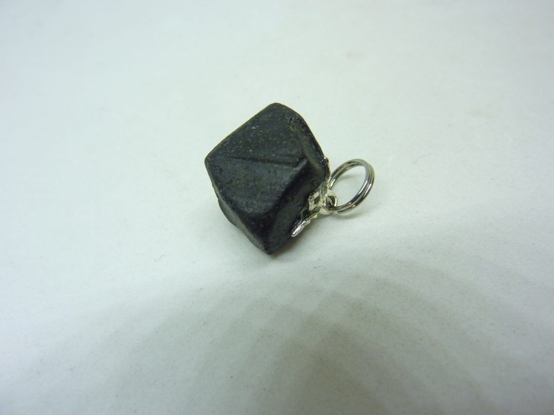 PENDENTIF SPINELLE NOIRE Octaèdre 4,5 gr rare ! Ref 8958
