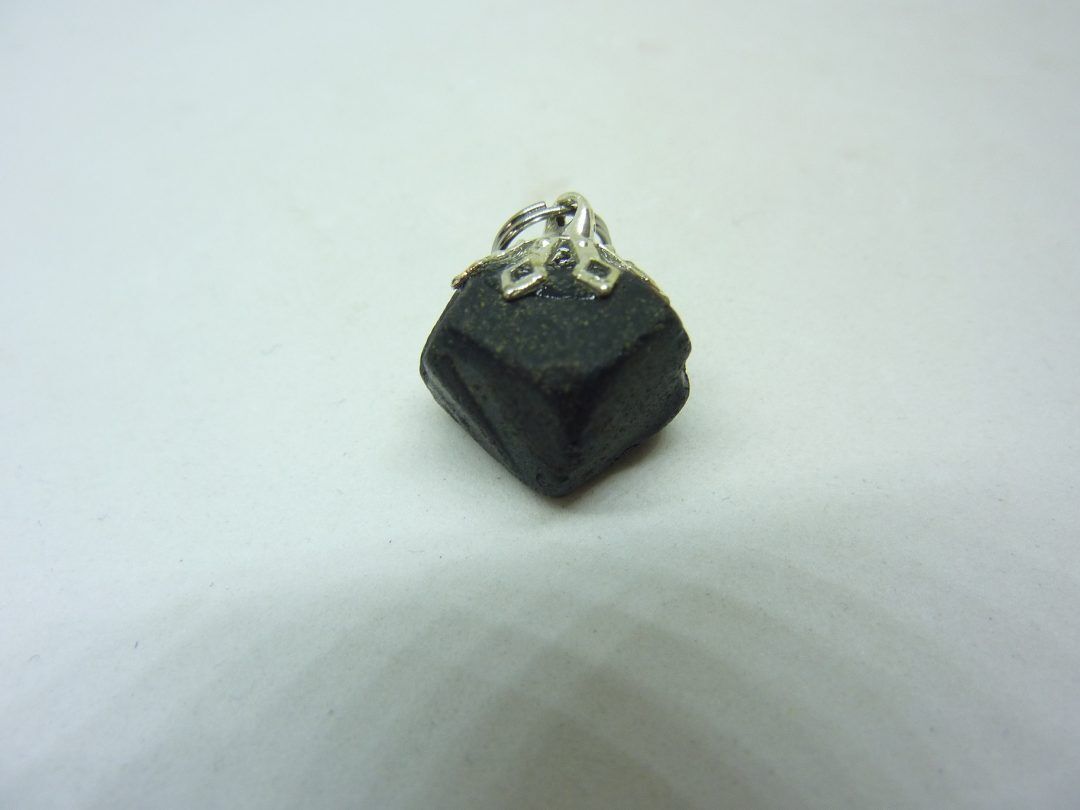 PENDENTIF SPINELLE NOIRE Octaèdre 4,5 gr rare ! Ref 8958