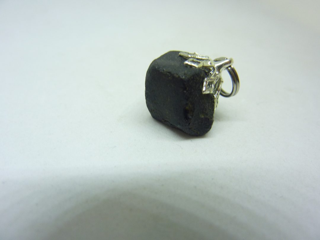 PENDENTIF SPINELLE NOIRE Octaèdre 4,5 gr rare ! Ref 8958