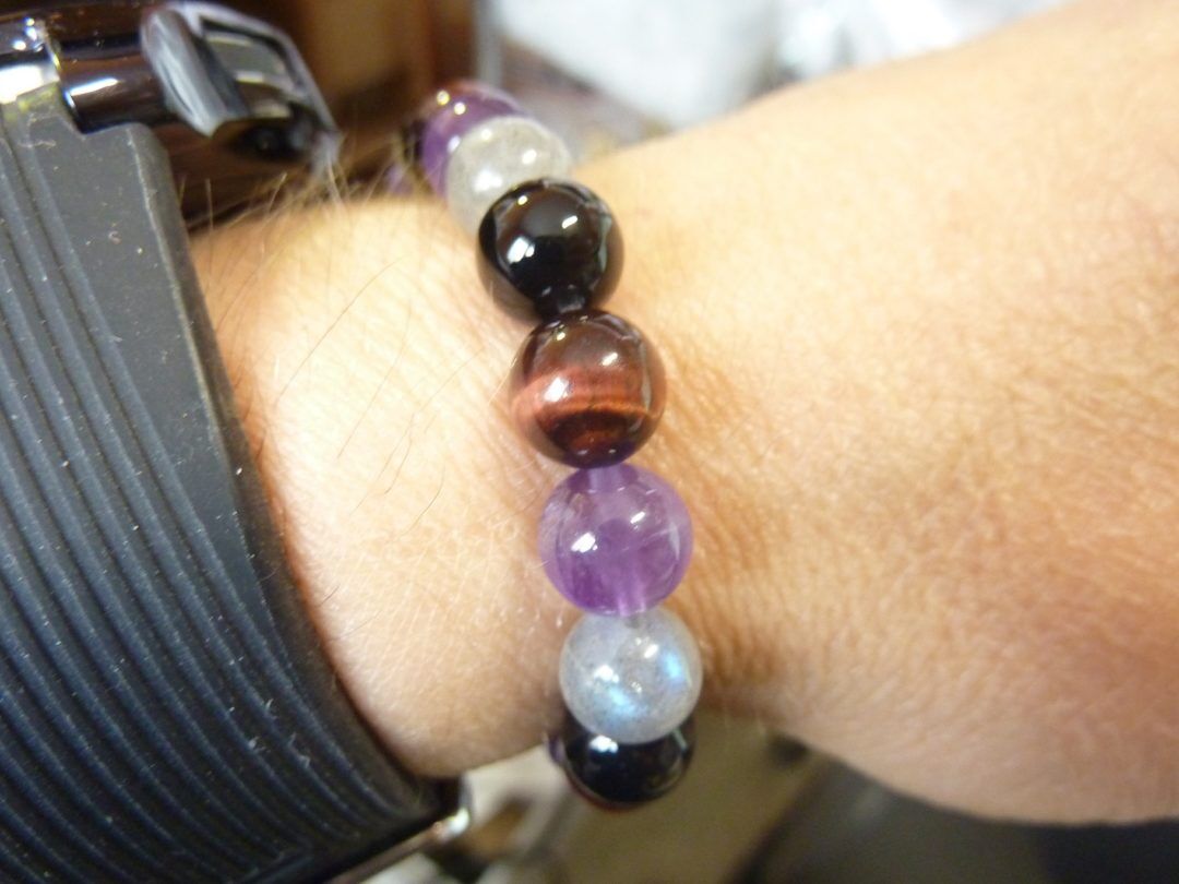 Bracelet Labradorite-tourmaline noir-oeil de taureau-oeil de tigre-améthyste-perles 8 mm