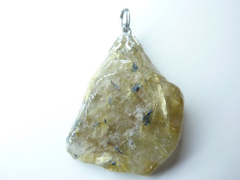 PENDENTIF QUARTZ RUTILE JOIE ET PROTECTION RARE ref 8661