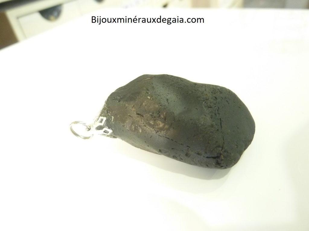 Pendentif Spinelle noir 37,7 gr ultra rare ref 1522