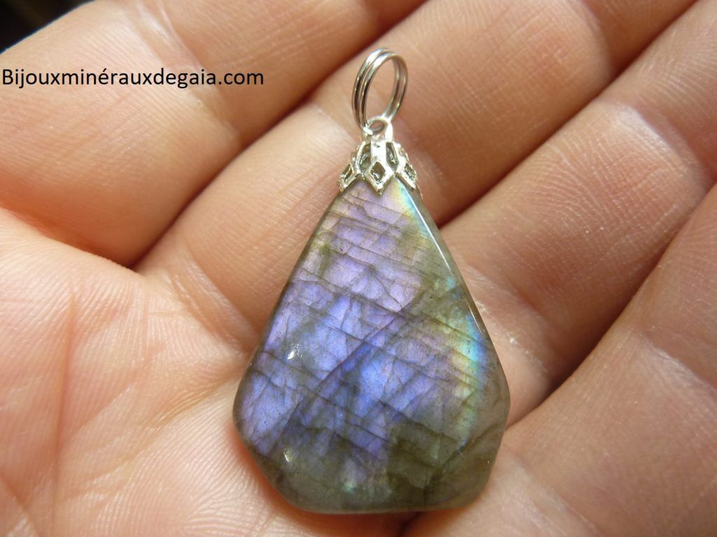 Pendentif Labradorite violet Rare ! Poids 6 gr ref 1747