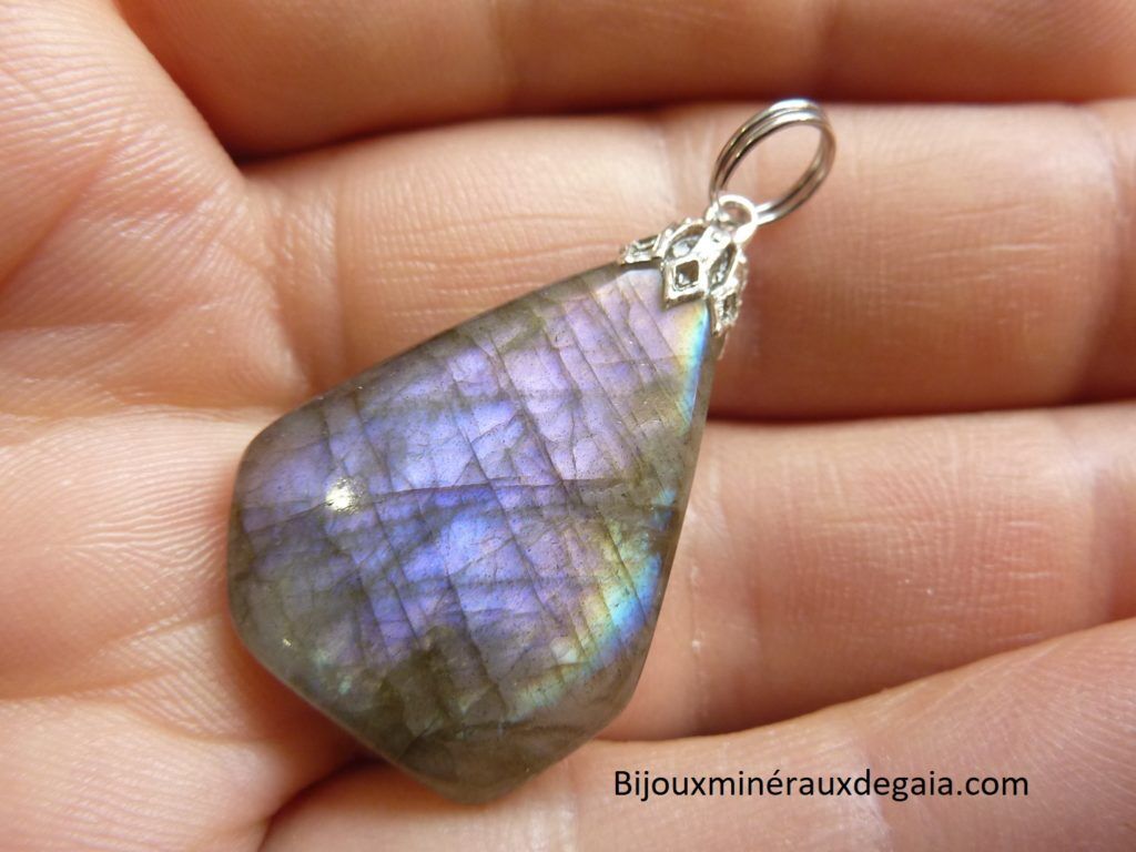 Pendentif Labradorite violet Rare ! Poids 6 gr ref 1747