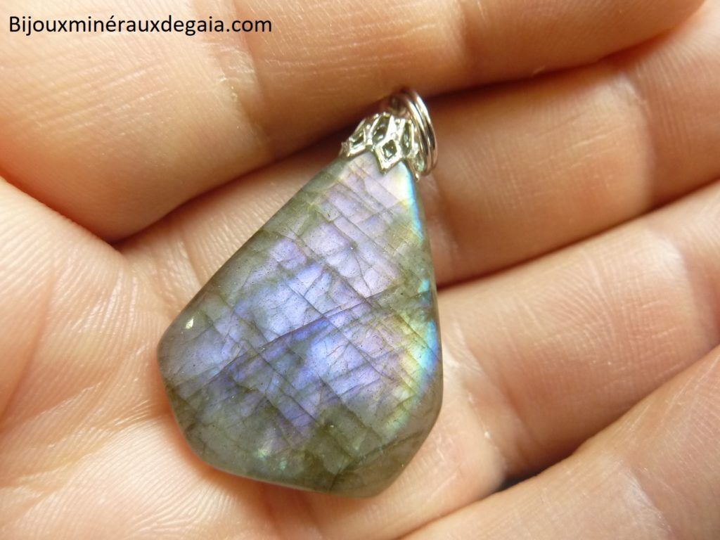 Pendentif Labradorite violet Rare ! Poids 6 gr ref 1747