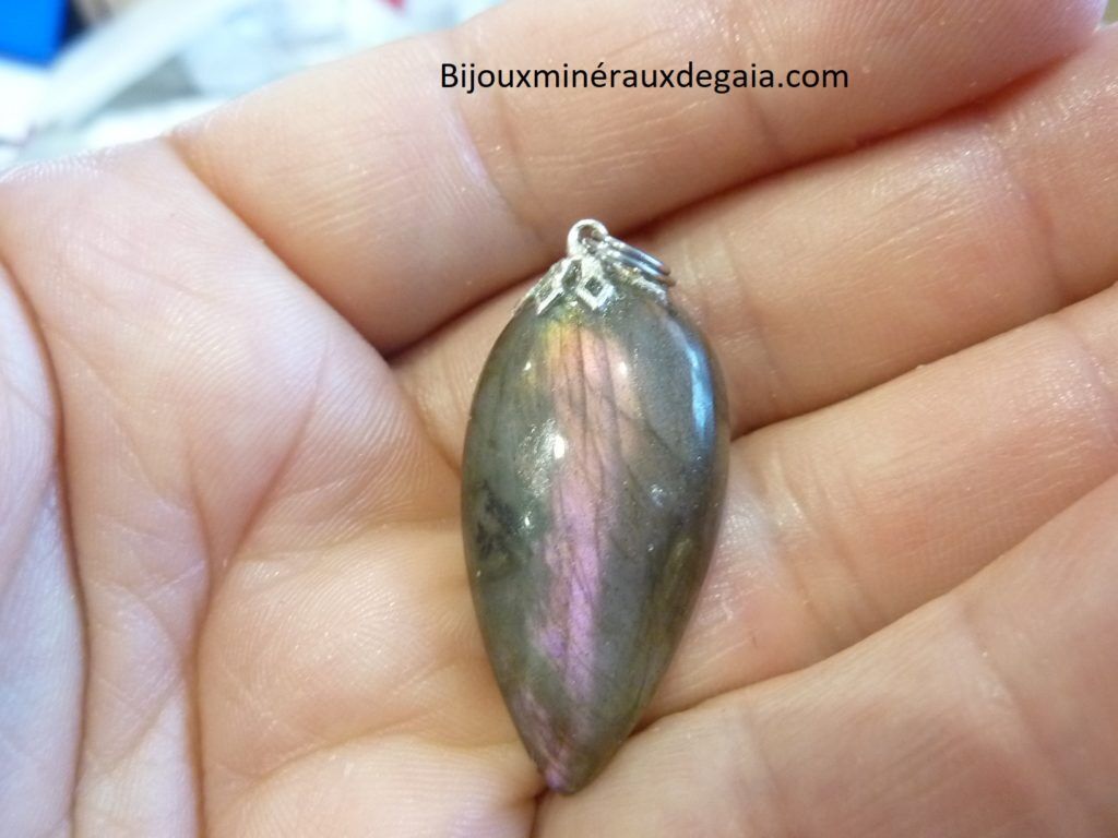 Pendentif Labradorite orange-violette Rare ! Poids 7,1 gr ref 3295