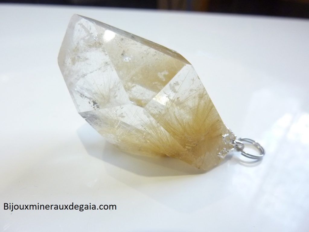 PENDENTIF QUARTZ RUTILE JOIE ET PROTECTION RARE ref 6010
