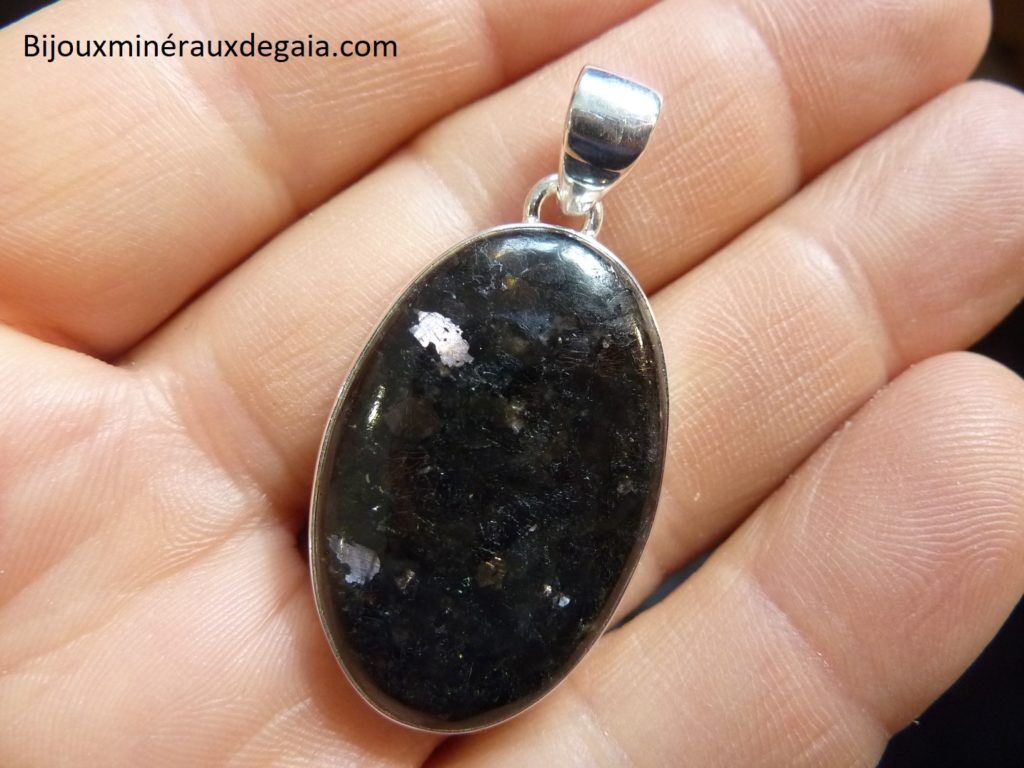 Pendentif Nuummite Véritable monture argent 925 Rare ref 7553