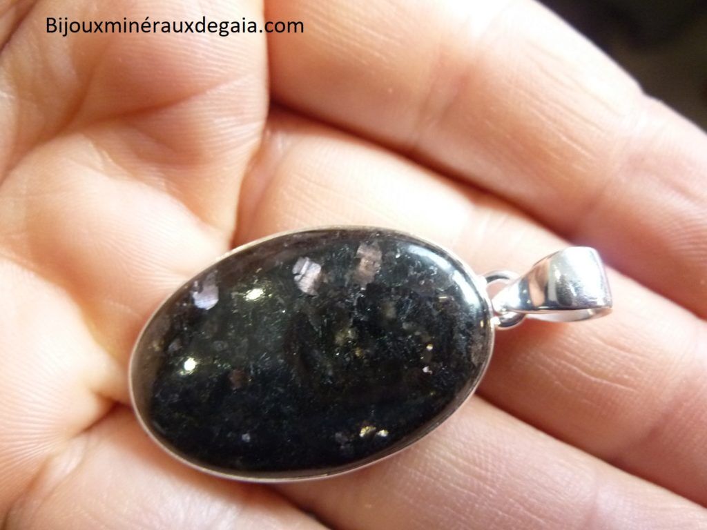 Pendentif Nuummite Véritable monture argent 925 Rare ref 7553