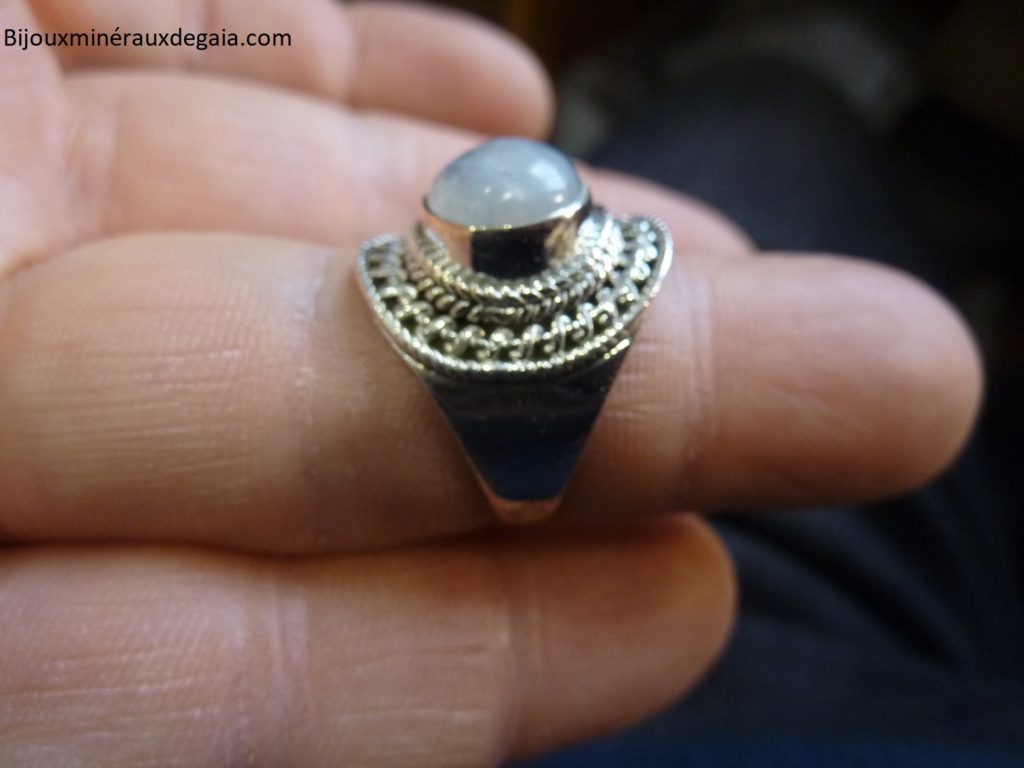 BAGUE PIERRE DE LUNE MONTURE EN ARGENT 925.TAILLE 55 1/4 REF 8824
