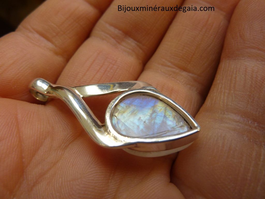 Pendentif pierre de lune monture argent 925 ref 5786