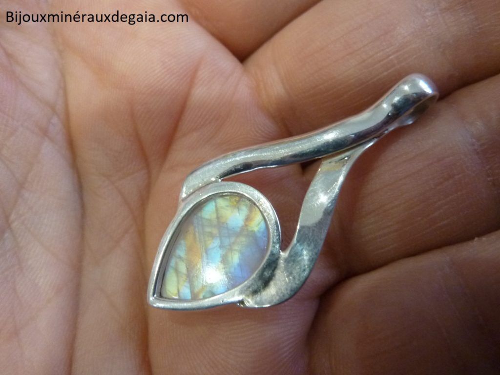 Pendentif pierre de lune monture argent 925 ref 0738