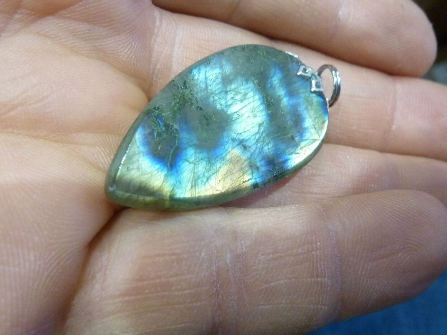 Pendentif Labradorite violet Rare ! Poids 11,5 gr ref 1359