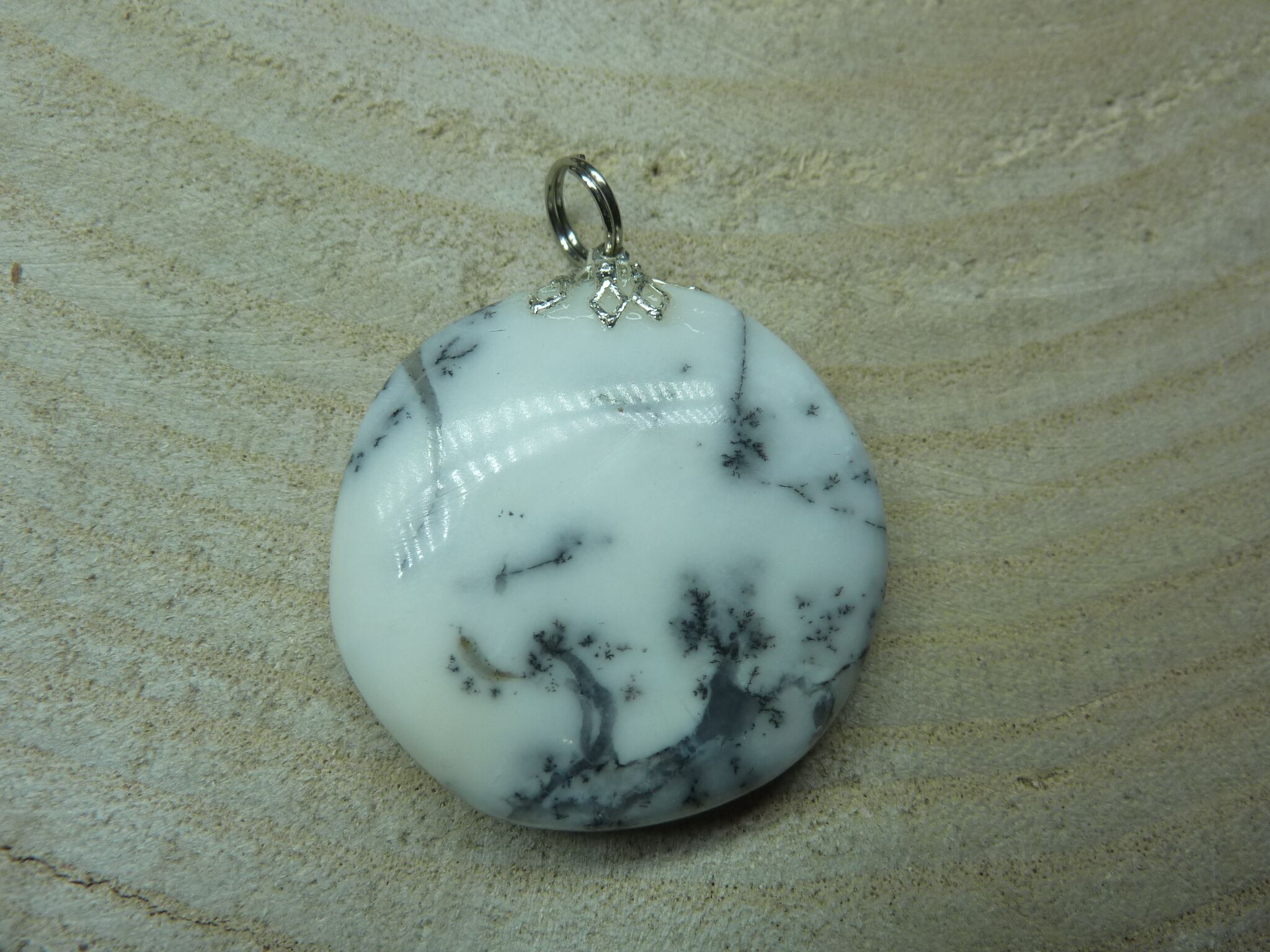 Pendentif Merlinite opale dentritique REF 3524