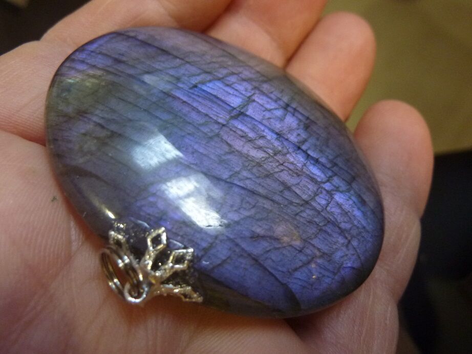 Pendentif Labradorite violet 56,7 g réf 2607