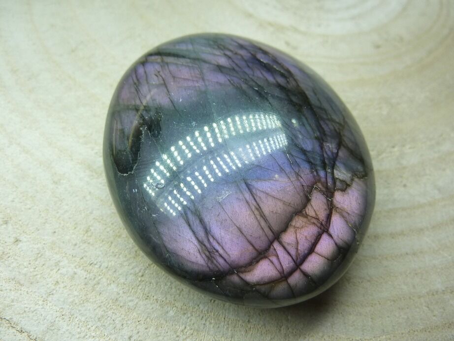 Galet Labradorite violet 90,7 g réf 0726