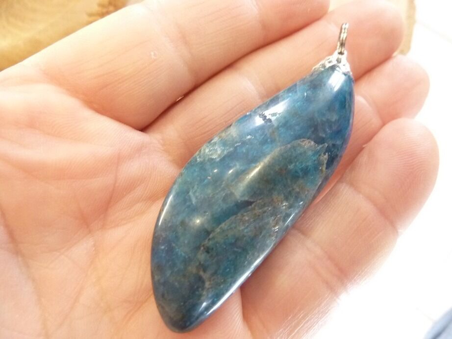 Gros pendentif Apatite 36,6 gr ref 1410