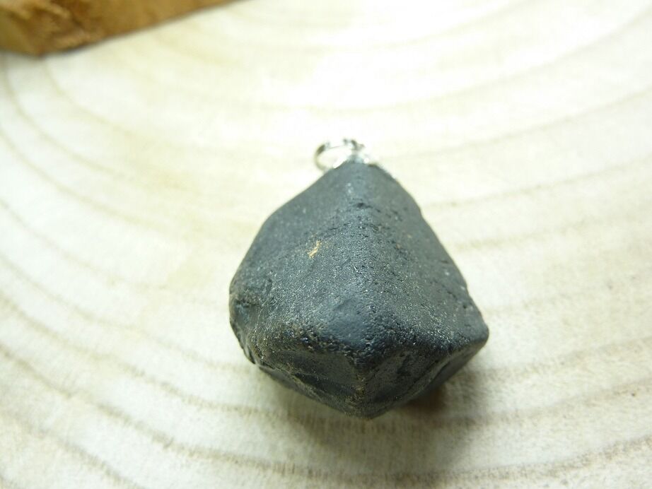 Pendentif Spinelle noir 32 gr ultra rare ref 0201