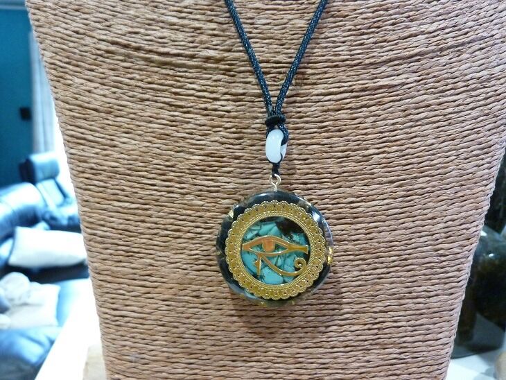 Collier Pendentif orgonite oeil Oudjat Horus turquoise-Obsidienne