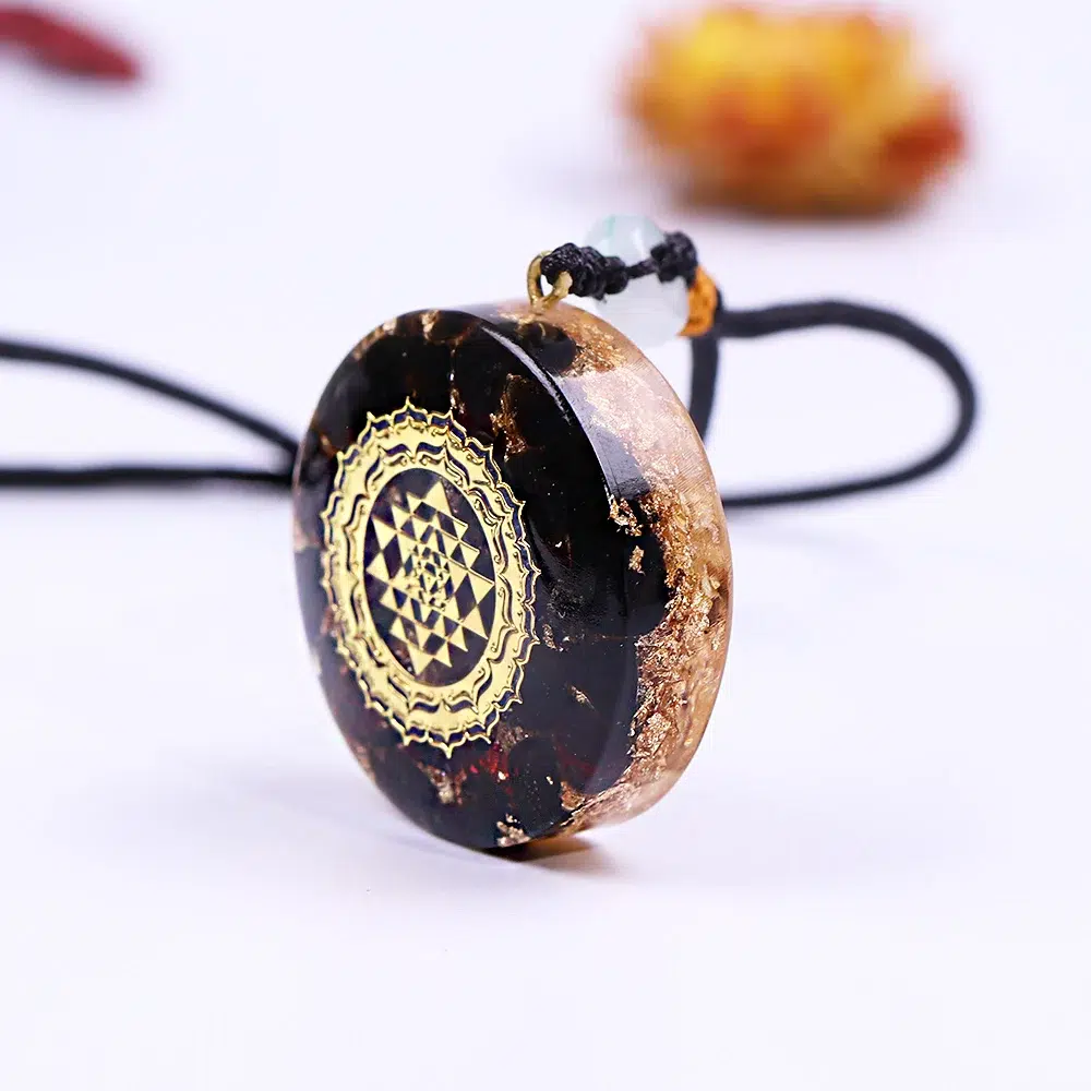 Collier pendentif Sri Yantra- Obsidienne noire orgonite