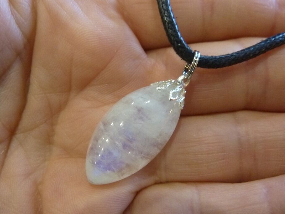 Collier pendentif Pierre de lune ref 028