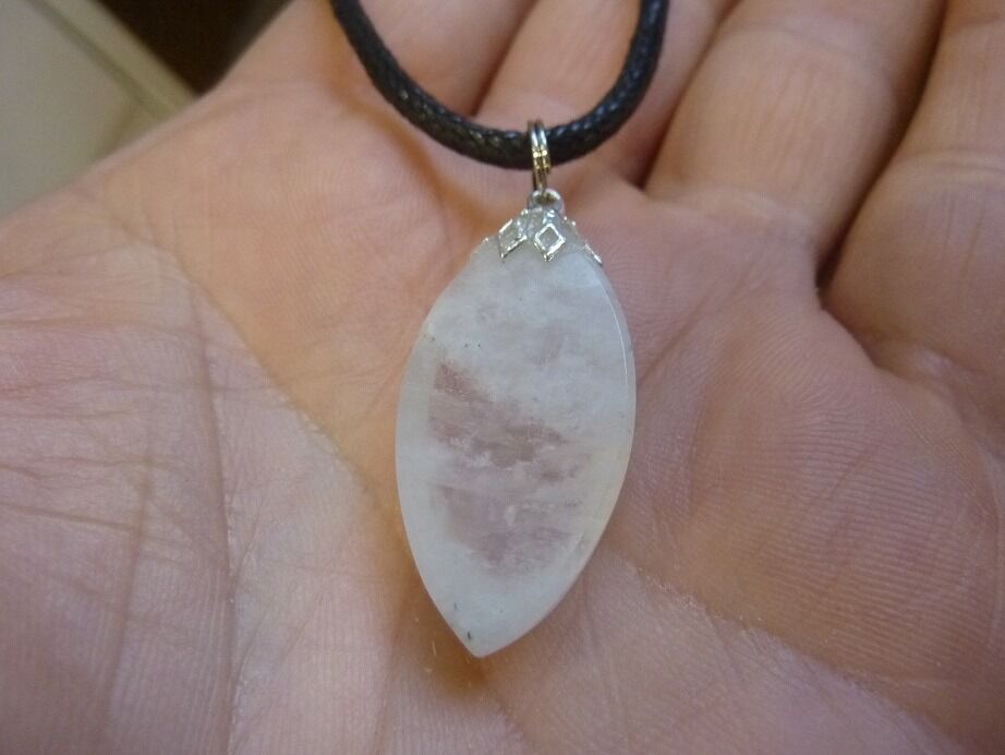 Collier pendentif Pierre de lune ref 028