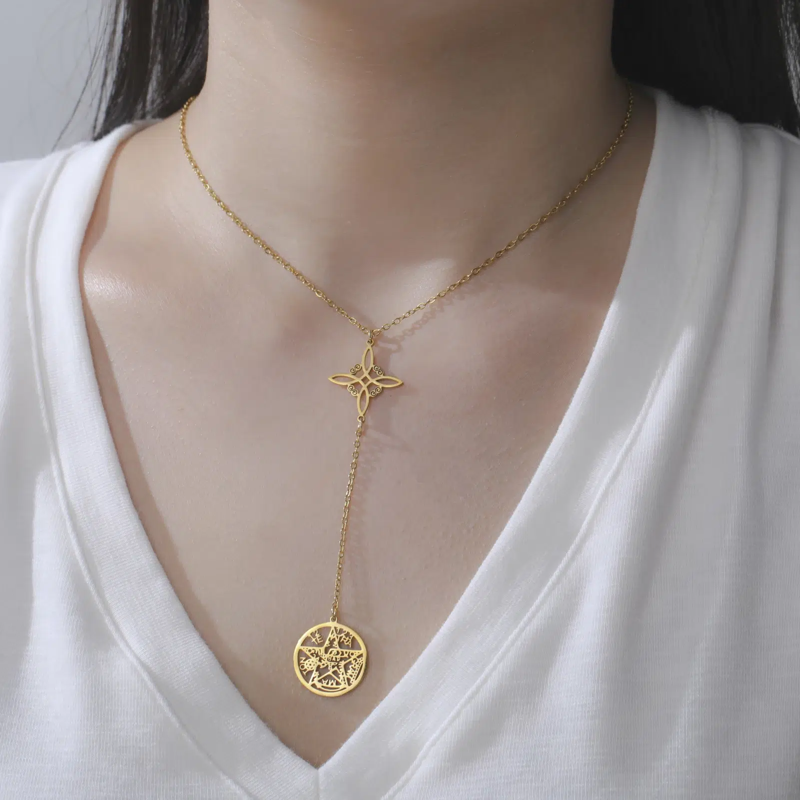 Collier pendentif noeud de sorcière + Tetragramme ref Or