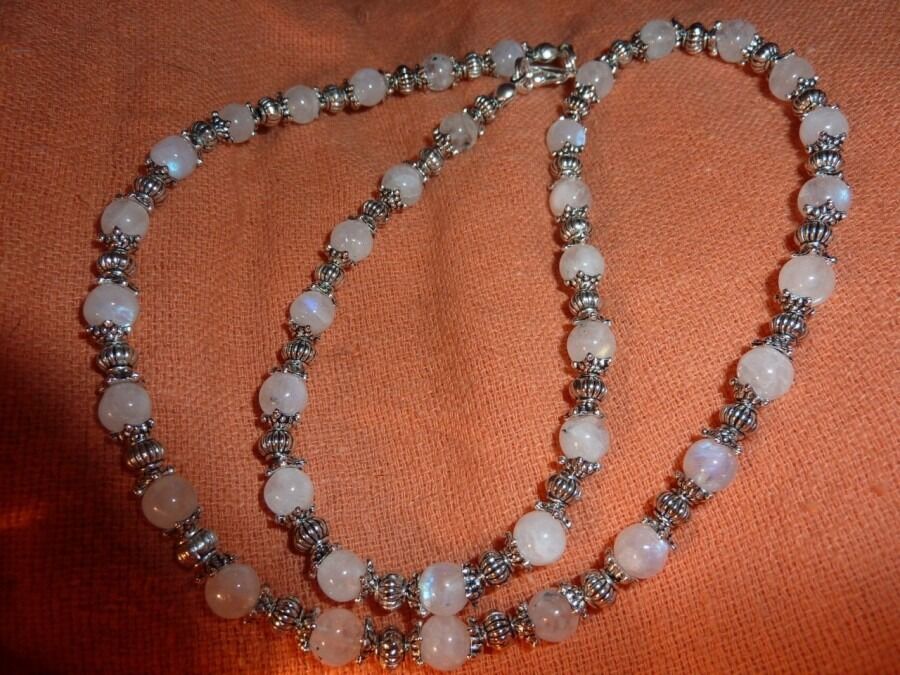 Collier PIERRE DE LUNE ET PERLES EN ARGENT DU TIBET