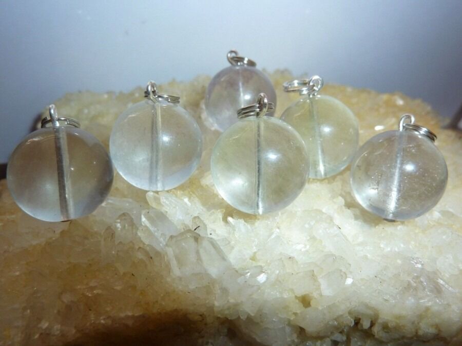 Pendentif Fluorite blanc-jaune claire - perles ronde 1,6 cm
