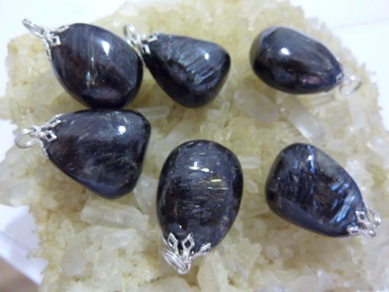 Pendentif en astrophyllite vendu à l'unité