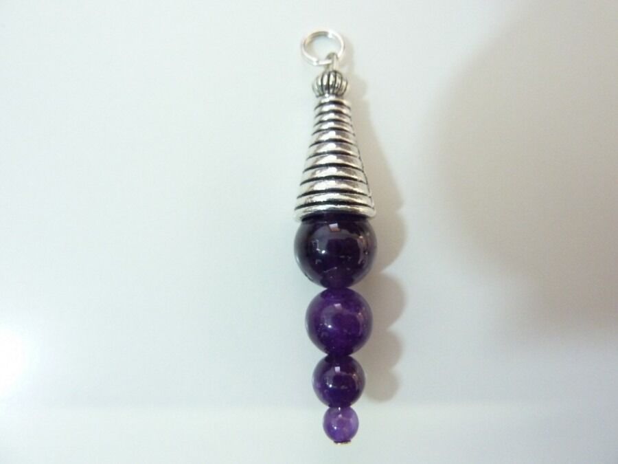 Pendentif en Amethyste perles 10-8-6-4 mm et cone plaqué argent