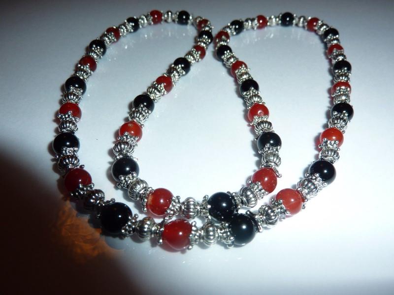 Collier extensible en tourmaline noire et cornaline perles rondes 6mm et argent plaqué