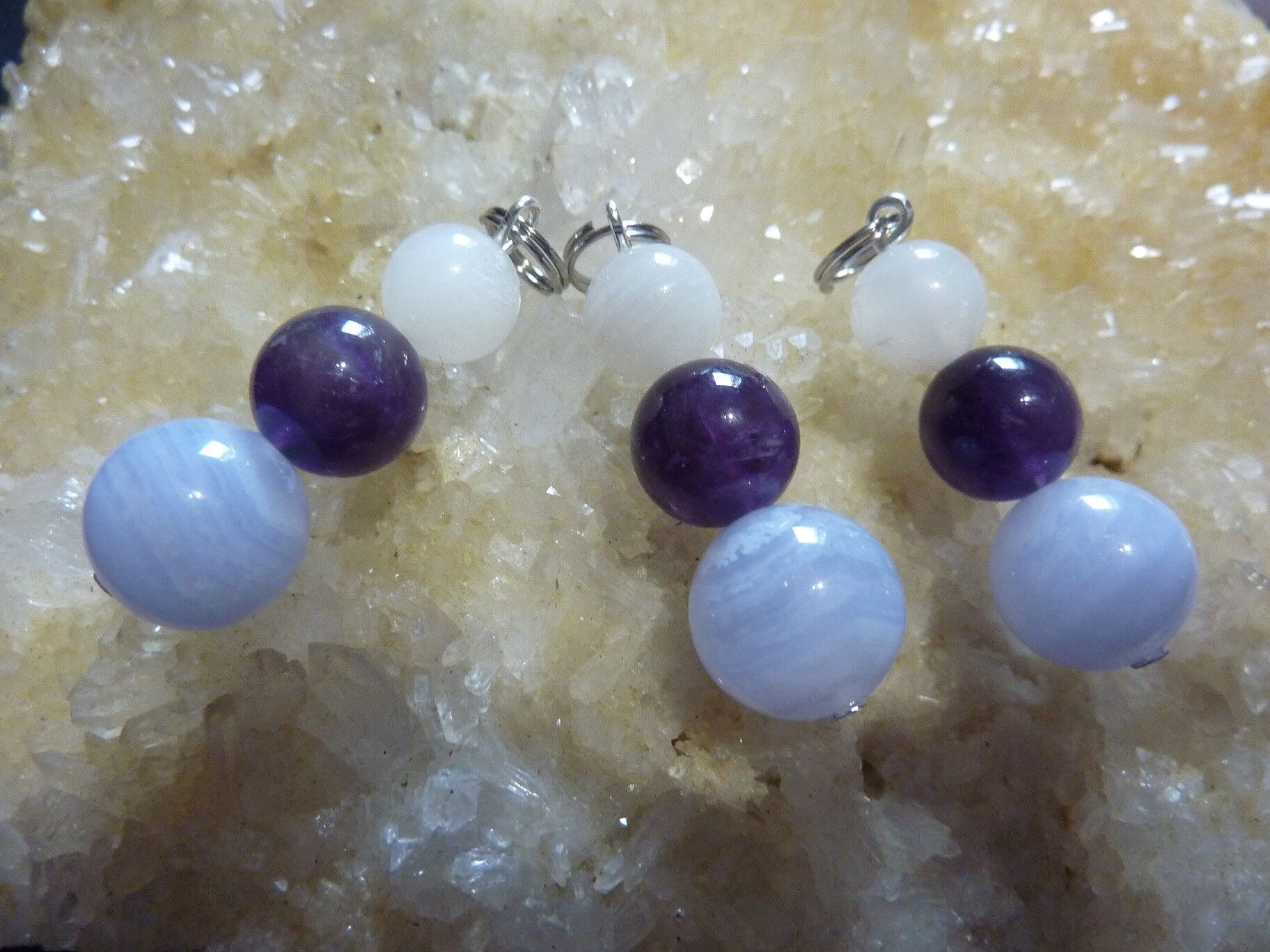 Pendentif Zénitude calcédoine bleue améthyste pierre de lune à L'unité