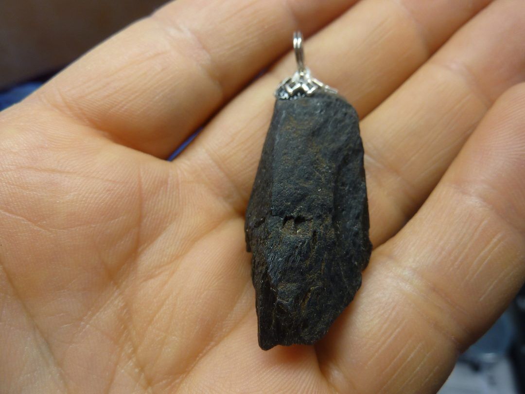 MASSIF PENDENTIF PROTECTION SPINELLE NOIRE 13,2 gr REF 2113 – Image 2