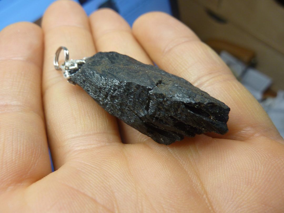 MASSIF PENDENTIF PROTECTION SPINELLE NOIRE 13,2 gr REF 2113 – Image 3